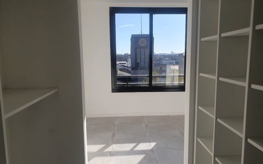 2 Ambientes a Estrenar, Excelente Ubicación, Dormitorio en Suite C/vestidor. Toilette, Balcón.