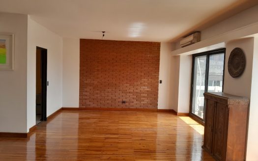 Espectacular Tríplex, Edificio Torre, Inmejorable Ubicación, Excelente Estado, Vista Panorámica, Cochera Fija Cubierta y Baulera