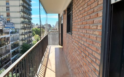 3 Ambientes, Edificio Torre, Inmejorable Ubicación y Muy Buen Estado! Superluminoso con balcón.