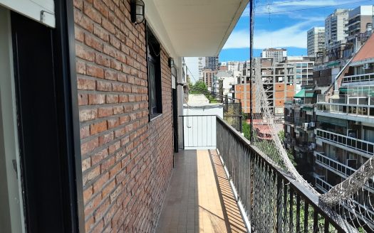 3 Ambientes, Edificio Torre, Inmejorable Ubicación y Muy Buen Estado! Superluminoso con balcón.