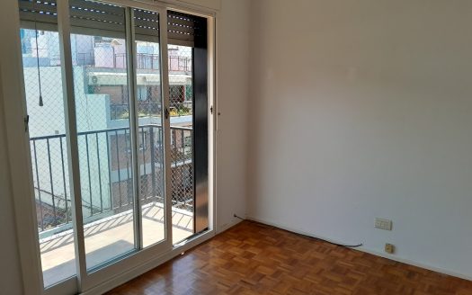 3 Ambientes, Edificio Torre, Inmejorable Ubicación y Muy Buen Estado! Superluminoso con balcón.