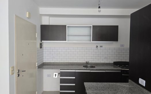 Monoambiente, Inmejorable Ubicación y Excelente Estado; Balcón, Superluminoso, Aire acondicionado, Cocina a gas. El edificio posee quincho con parrilla.