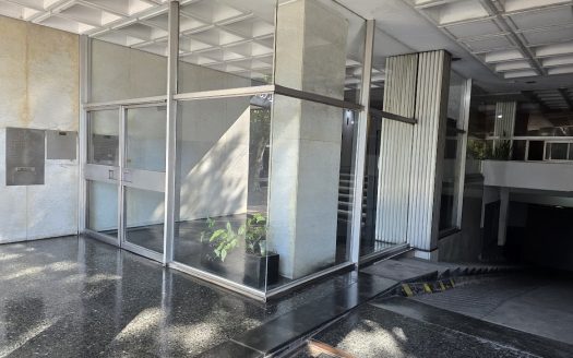 4 Ambientes en Inmejorable Ubicación y Muy Buen Estado, Apto Crédito, Superluminoso, Amplia Cocina, Lavadero, Balcón, AA..