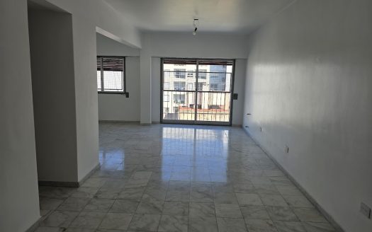 4 Ambientes en Inmejorable Ubicación y Muy Buen Estado, Apto Crédito, Superluminoso, Amplia Cocina, Lavadero, Balcón, AA..