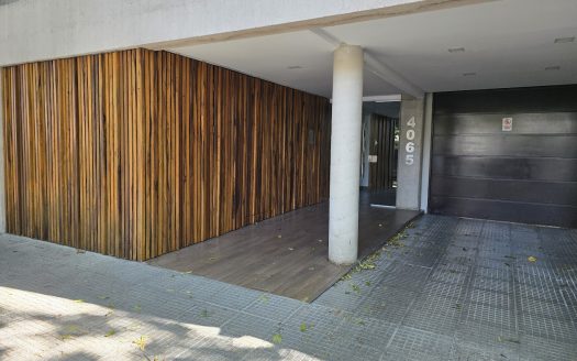 2 Ambientes con Terraza y Parrilla Propia, Excelente Ubicación y Estado, Dormitorio en Suite, Toilette y Cochera Fija