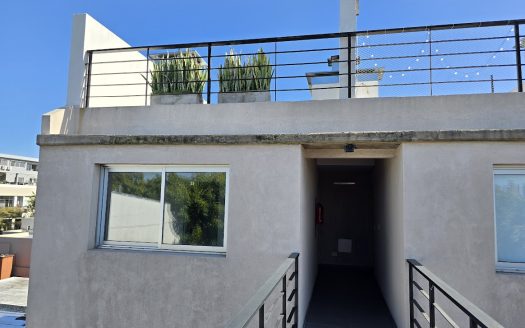 2 Ambientes con Terraza y Parrilla Propia, Excelente Ubicación y Estado, Dormitorio en Suite, Toilette y Cochera Fija