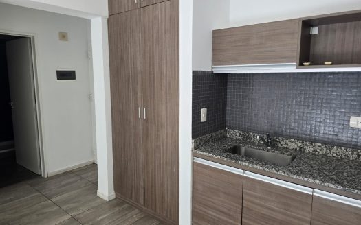 2 Ambientes, Inmejorable Ubicación y Excelente Estado; Superluminoso, AA., Losa Radiante.